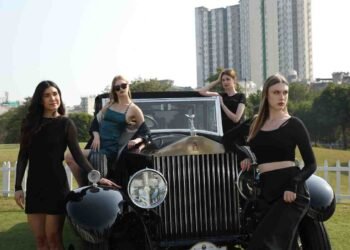 21 Gun Salute Concours d'Elegance, Vintage Cars, Classic Cars, Automotive Event, Cultural Festival, India Events, Luxury Cars, 21 Gun Salute Event, Vintage Car Show, Rolls-Royce Display, De Dion Bouton, Bentley Mark VI, Gurugram Events, Automotive Heritage, 21 Gun Salute Concours, Vintage Car Exhibition India, Classic Car Show Gurugram, Luxury Car Events, Automotive Collector Event, Indian Vintage Cars,