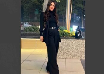 Delbar Arya, Actress Delbar Arya, Mother's Day, Celebrity Mother's Day, Actress Mother's Day, Delbar Arya Mother, Spirit of Motherhood, Love and Loss, Resilience of Mothers, India-Pakistan Conflict Mothers, Mothers of War Victims, Tribute to Mothers, Unconditional Love, Nurturing Women, Delbar Arya Interview, Bollywood Actress, Mother's Strength, Emotional Tribute, Importance of Mothers, Celebrating Motherhood, Delbar Arya Message,