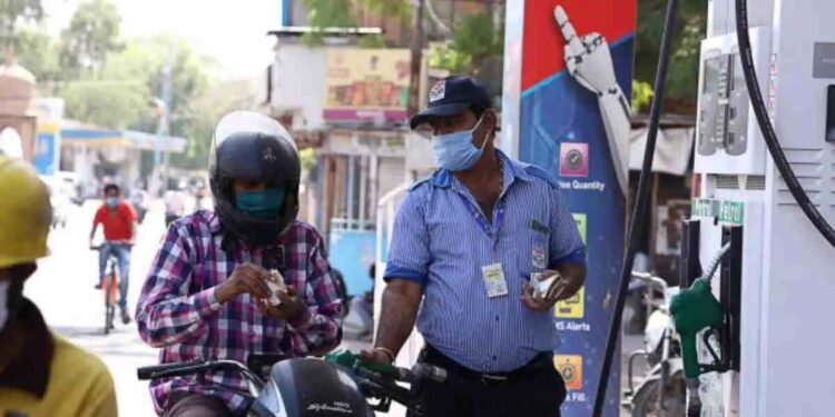 Urgent Action Needed Against Fake Helmets Amidst Safety Drive 1 fake helmets, counterfeit helmets, road safety, BIS certified, ISI mark, helmet safety, No Helmet No Fuel, Rajeev Kapur, 2WHMA, UP Government