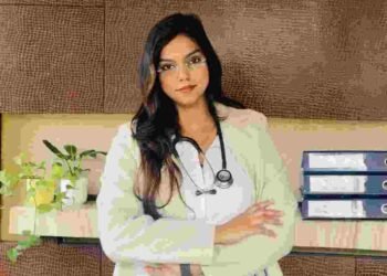 Ayurveda monsoon tips, boost immunity naturally, Dr. Avantika Soni Cura, Ayurvedic herbs Giloy Tulsi Amla, monsoon health tips, digestion in monsoon, seasonal fever prevention, natural wellness juices